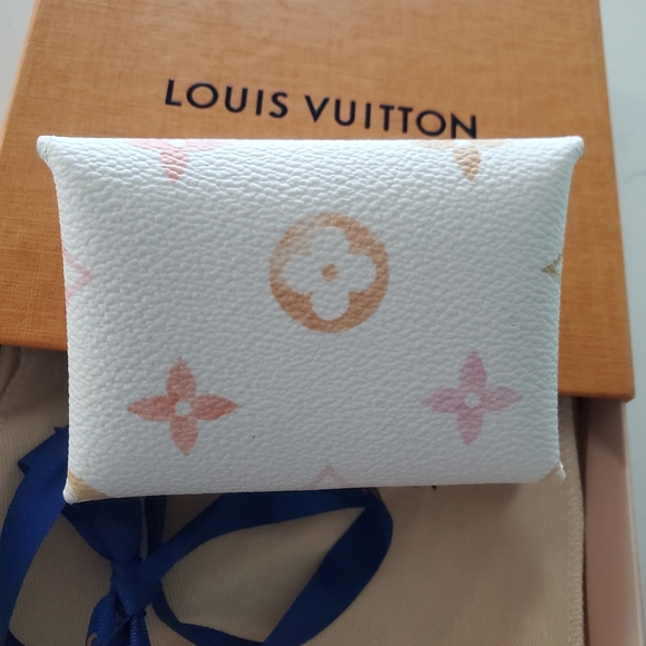 Louis Vuitton Small Kirigami - Picture 3 of 7